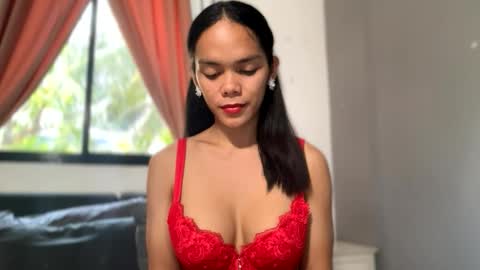 caroline_east online show from 04/16/26, 02:01