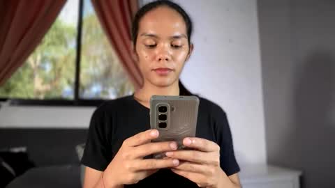 caroline_east online show from 04/18/26, 06:50