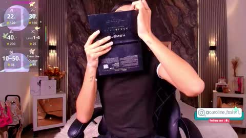 caroline_foster1 online show from 02/17/26, 12:12