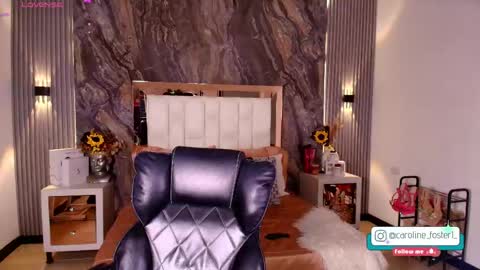 caroline_foster1 online show from 04/20/26, 12:19
