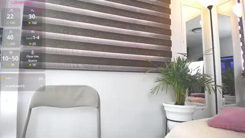 C A R O L I N E online show from 03/09/25, 04:44