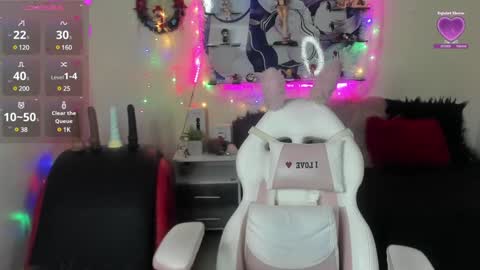 Snapshot of caroline_lenox chatting on 01/16/25, 04:38 Caroline Lenox online show from 01/16/25, 04:38