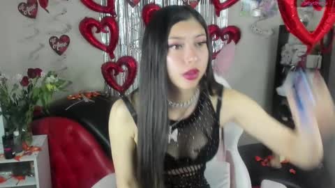 Snapshot of caroline_lenox chatting on 02/16/25, 05:59 Caroline Lenox online show from 02/16/25, 05:59