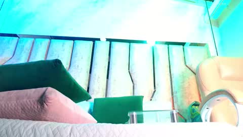 Snapshot of caroline_palmerr chatting on 12/17/25, 03:12 Carolina online show from 12/17/25, 03:12