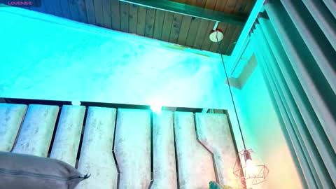 Snapshot of caroline_palmerr chatting on 12/20/25, 04:19 Carolina online show from 12/20/25, 04:19