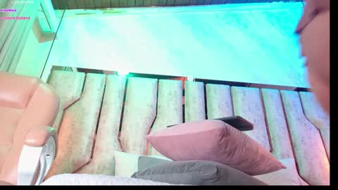 Snapshot of caroline_palmerr chatting on 12/21/25, 03:24 Carolina online show from 12/21/25, 03:24