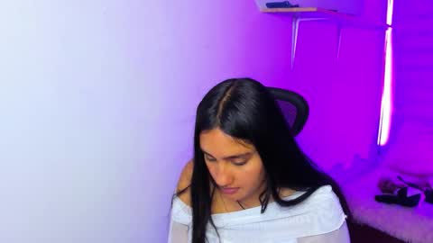 caroline_rodriguez_9 online show from 01/07/26, 05:15