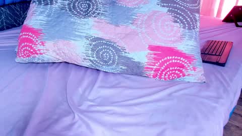 Snapshot of carolineegarcia chatting on 01/17/25, 05:30 CarolineeGarcia online show from 01/17/25, 05:30