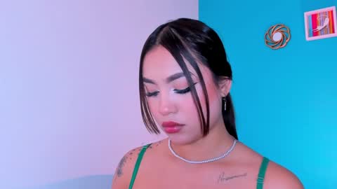 Snapshot of carolineegarcia chatting on 02/06/25, 01:32 CarolineeGarcia online show from 02/06/25, 01:32