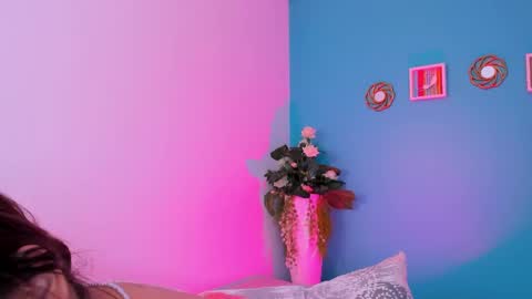 Snapshot of carolineegarcia chatting on 02/21/25, 05:09 CarolineeGarcia online show from 02/21/25, 05:09