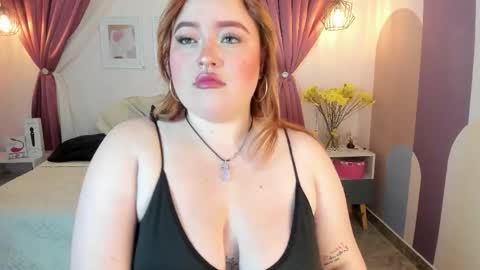 Carolinee  online show from 10/15/25, 05:07
