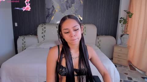 Caroline online show from 06/08/26, 01:33