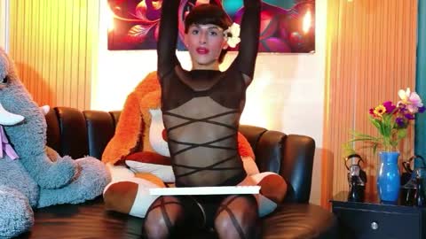 Snapshot of carolinejesh chatting on 05/05/26, 01:08 carolinejesh online show from 05/05/26, 01:08