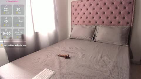 Snapshot of carolinewhite01 chatting on 06/05/26, 03:51 Caroline online show from 06/05/26, 03:51