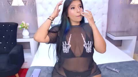 Snapshot of carolinnetaylor chatting on 10/04/25, 11:41 CarolinneTaylor online show from 10/04/25, 11:41