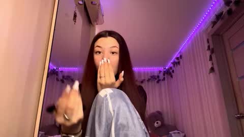 Snapshot of carolynexford chatting on 12/18/25, 06:19 Emma online show from 12/18/25, 06:19