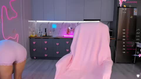Snapshot of carpe_diemmm chatting on 10/21/25, 02:23 Yummi online show from 10/21/25, 02:23