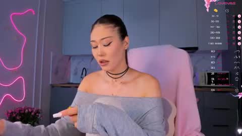 Snapshot of carpe_diemmm chatting on 07/17/26, 03:24 Yummi online show from 07/17/26, 03:24