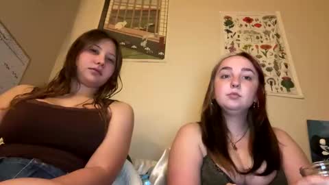 Snapshot of carpetmunchers chatting on 09/26/25, 12:47 carpetmunchers online show from 09/26/25, 12:47