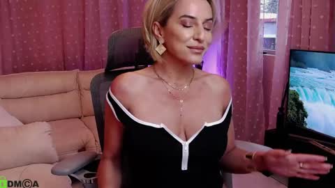 Snapshot of carrielovex chatting on 05/21/26, 04:19 Carrie online show from 05/21/26, 04:19