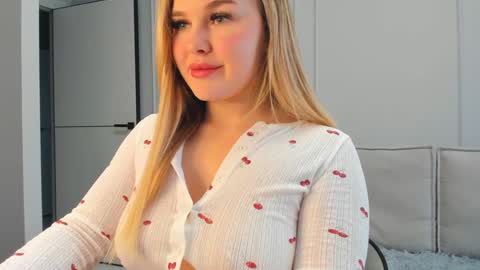 Snapshot of casey_ann chatting on 11/23/25, 05:51 ALEXA online show from 11/23/25, 05:51