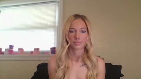 Snapshot of caseygirl6879 chatting on 06/18/26, 04:44 Casey Lakes online show from 06/18/26, 04:44