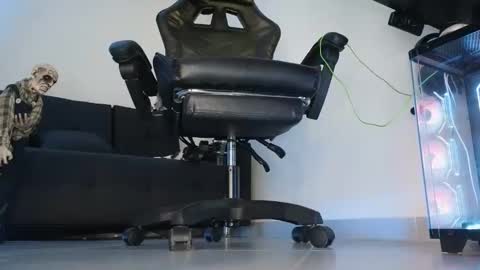 cash_master777 online show from 04/19/26, 08:00