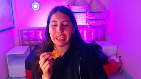 573215024606 online show from 09/19/25, 08:20