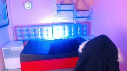 573215024606 online show from 10/15/25, 10:10