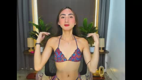 Snapshot of cassandrafoxxx chatting on 05/17/26, 08:27 cassandrafoxxx online show from 05/17/26, 08:27