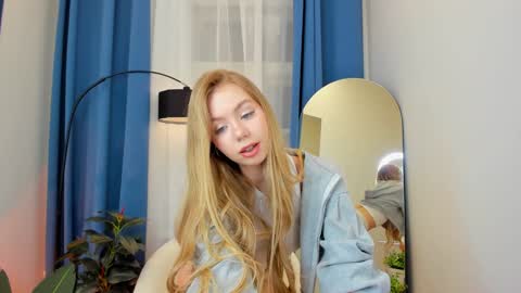 Hello my name is Cassie and my friend Nilo is also here online show from 12/21/24, 06:30