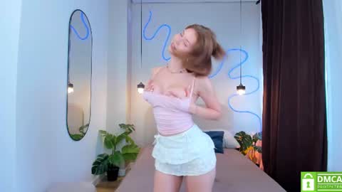 Snapshot of cassie_palmer chatting on 07/31/26, 07:52 Hello my name is Cassie and my friend Nilo is also here online show from 07/31/26, 07:52