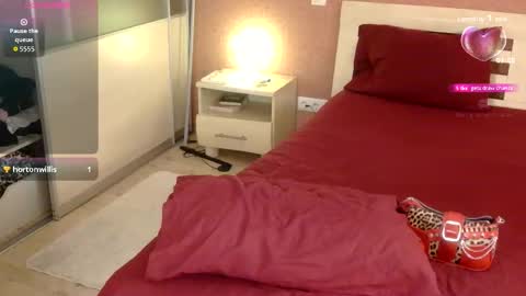 Snapshot of cassie_pinkk chatting on 09/19/25, 04:29 Cassie online show from 09/19/25, 04:29