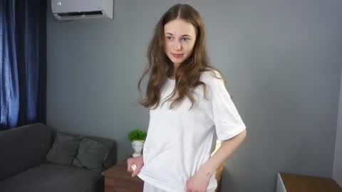 Snapshot of cassiehorridge chatting on 06/20/26, 05:54 Alice online show from 06/20/26, 05:54