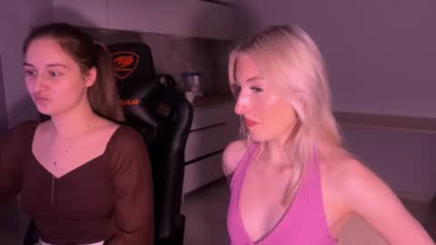 cassiekatherine_ online show from 11/20/25, 09:31