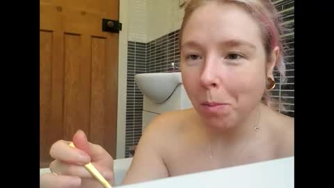 Snapshot of cassieluna chatting on 02/19/26, 09:05 Cassie online show from 02/19/26, 09:05
