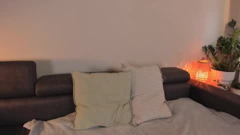  cassandra  online show from 10/16/25, 12:06