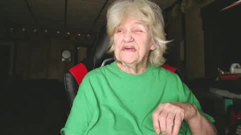 Snapshot of cat9paw chatting on 12/21/24, 08:21 cat online show from 12/21/24, 08:21