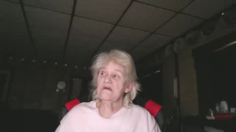 Snapshot of cat9paw chatting on 12/28/24, 08:15 cat online show from 12/28/24, 08:15