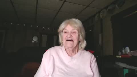 Snapshot of cat9paw chatting on 12/31/24, 07:40 cat online show from 12/31/24, 07:40