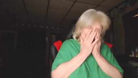 Snapshot of cat9paw chatting on 01/15/25, 04:11 cat online show from 01/15/25, 04:11