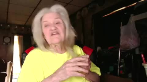 Snapshot of cat9paw chatting on 10/19/25, 04:07 cat online show from 10/19/25, 04:07