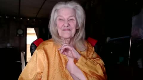 Snapshot of cat9paw chatting on 10/21/25, 04:19 cat online show from 10/21/25, 04:19