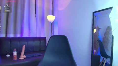 cat_kiss_ online show from 09/11/25, 02:44