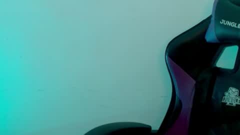 Snapshot of cata__gutierrez_ chatting on 06/19/26, 04:33 Cata online show from 06/19/26, 04:33