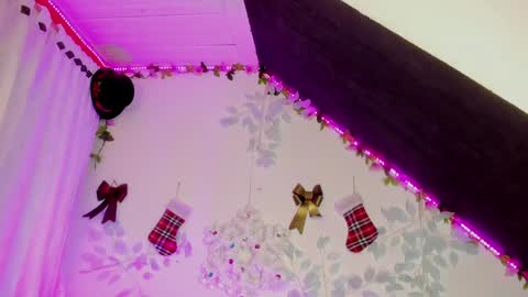 Cata green model independient online show from 12/14/24, 11:12