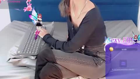 Snapshot of catalella_ar chatting on 02/28/25, 04:43 Queen Catalella online show from 02/28/25, 04:43