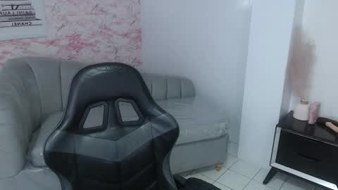 Snapshot of catalina25_t chatting on 11/16/25, 01:28 catalina25_t online show from 11/16/25, 01:28