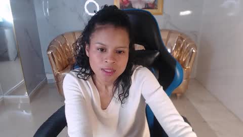 Catalina  online show from 12/19/25, 02:02