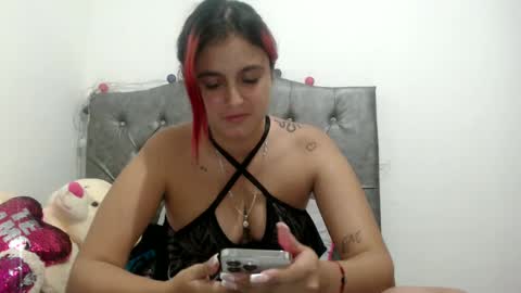 Snapshot of catalinahenao chatting on 09/17/25, 05:53 cata online show from 09/17/25, 05:53